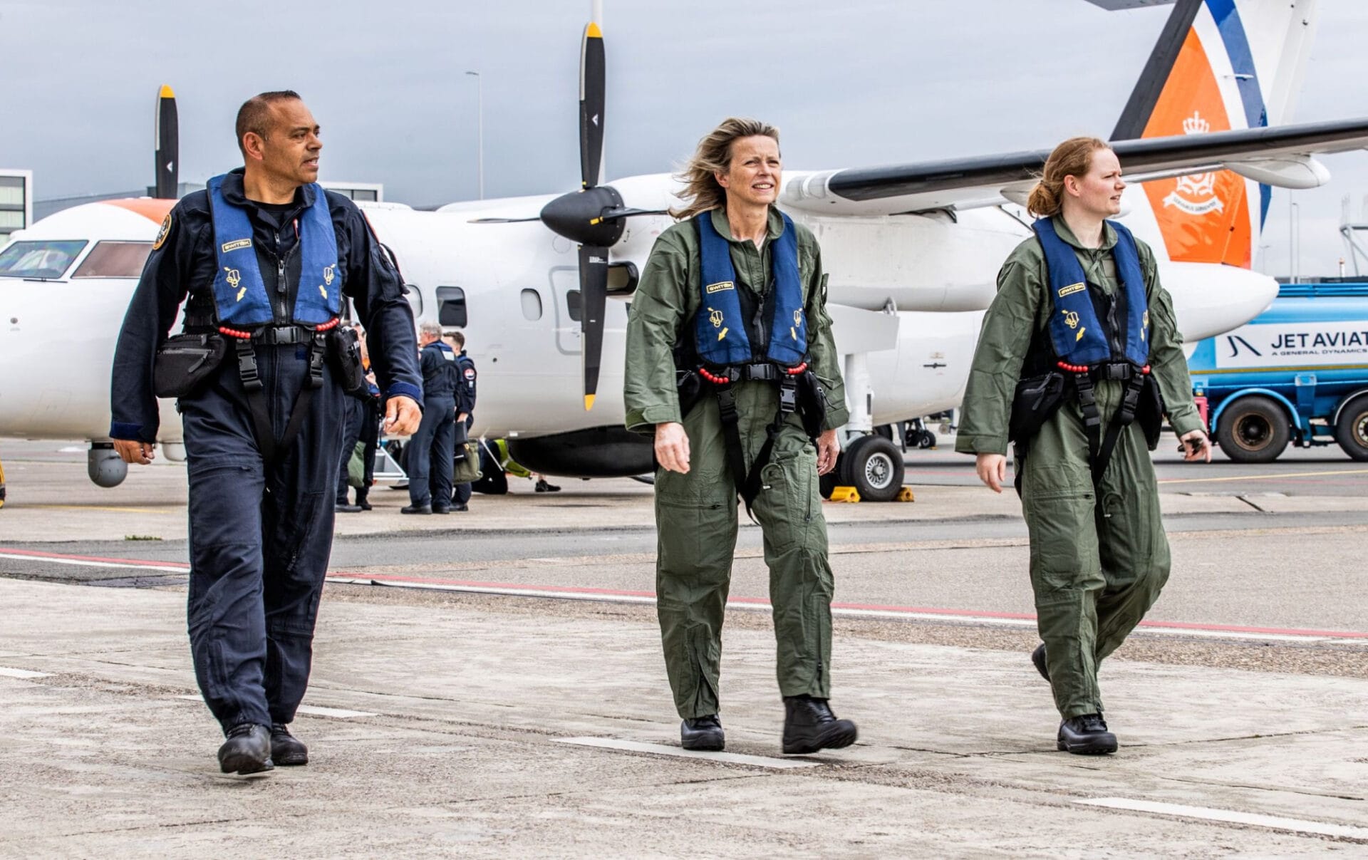 Image of pilots and aircrew