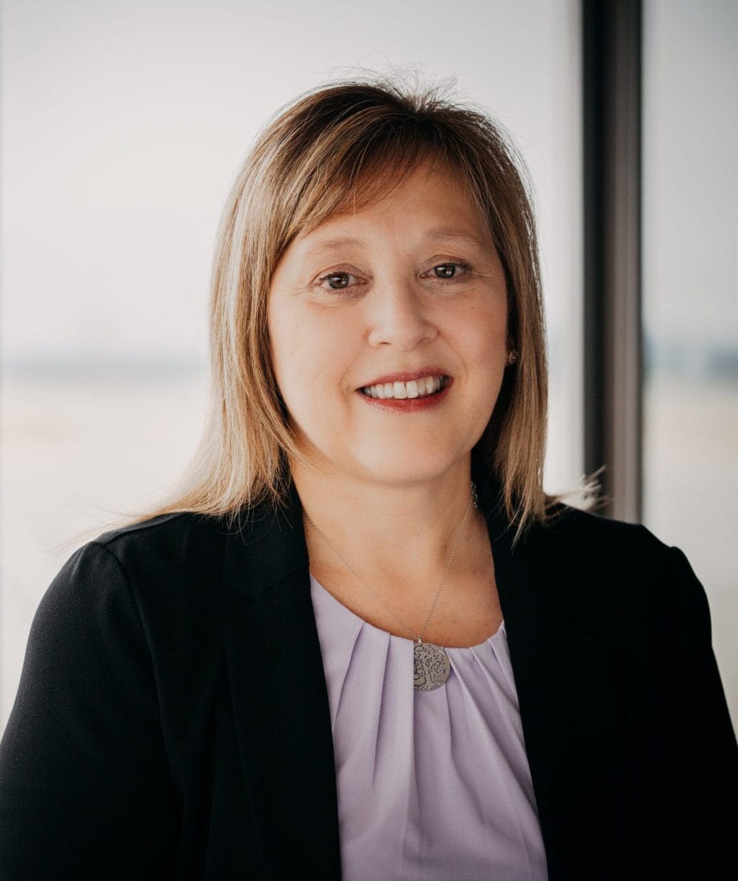 Headshot of Lisa Sparkes