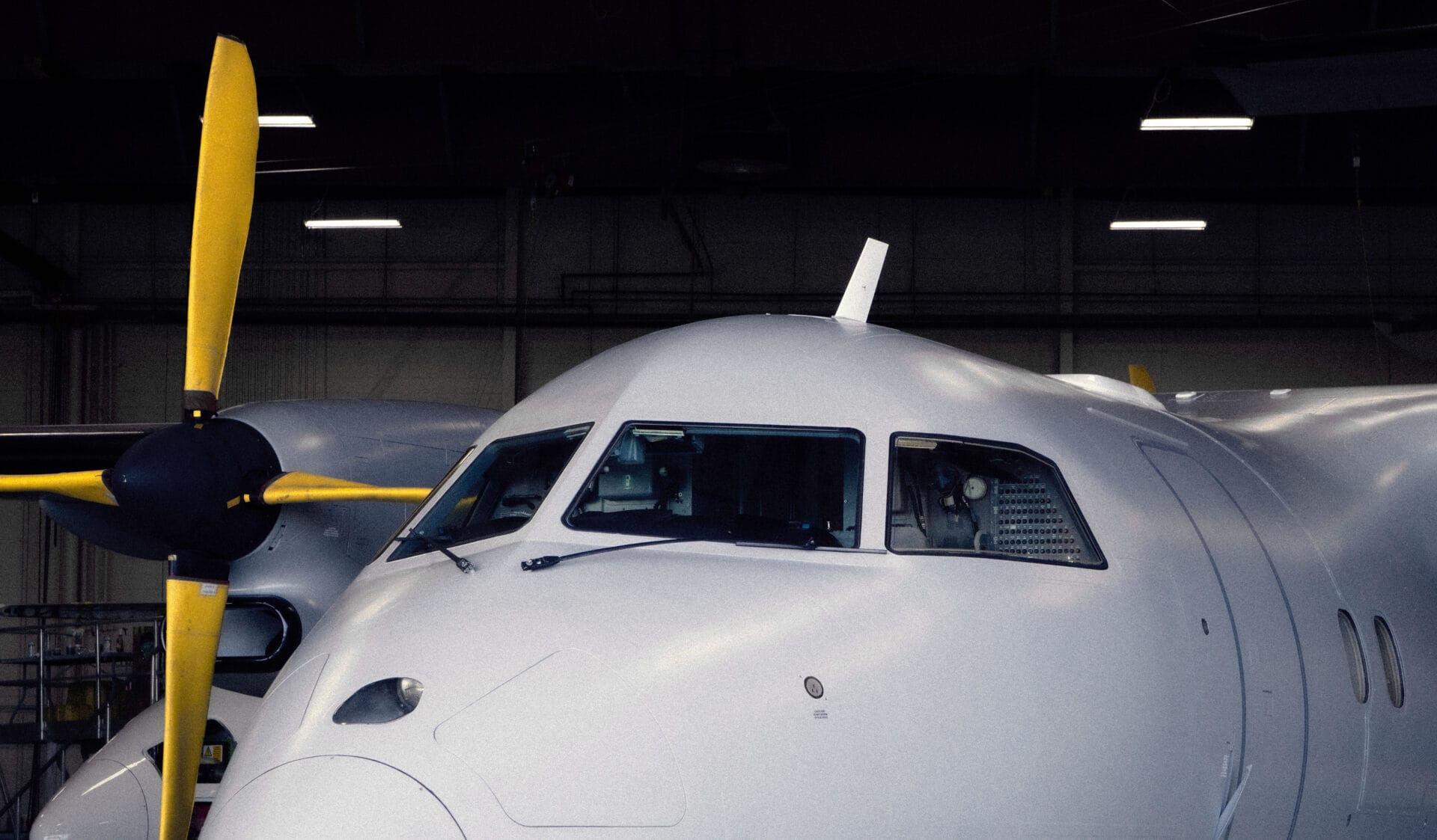 DHC-8-100 Dash 8 100 koos paigaldatud SATCOM starlinkiga